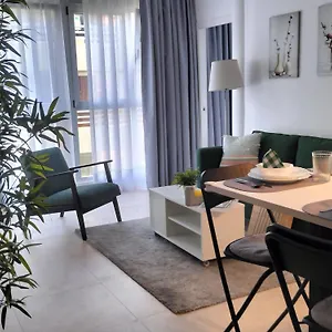 https://centrico-apartamento-con-vistas.adeje-hotels.com